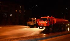 Bakıda küçələr axşam saatlarında yuyulub