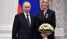 Putin Mariya Zaxarovaya fövqəladə və səlahiyyətli səfir rütbəsi verib
