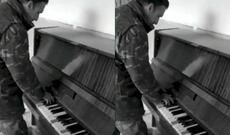 Əsgərimiz dağıntılar arasında piano ifa etdi