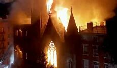 ABŞ- da tarixi kilsə yanaraq külə dönüb