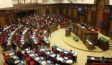 Ermənistan parlamentində " kapitulyasiyanı qəbul etməyə "və Bakı ilə dialoqa başlamağa çağırılıb