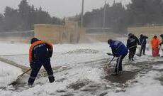 Yolların təmizlənməsi gün ərzində xüsusi qrafiklə davam etdirilir - Video
