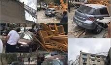 Bakıda onlarla maşının üstünə tikinti materialları töküldü - Video