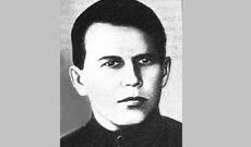 Özünü padşah sayan, Özbəkistanı müstəqil dövlət etmək istəyən İkramov