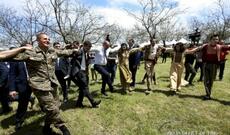 Ermənilərin “qəhrəmanlıq” himni də oğurluq çıxdı - Bu musiqi sədaları altında halay çəkirlər - Video