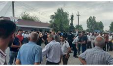 Göyçayda pomidor qiyamı: Sərhəddəki tıxac və inhisarçılıq aksiyaya səbəb oldu