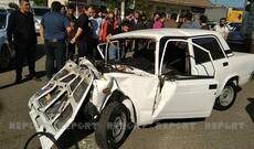 Mikroavtobusla minik avtomobili toqquşdu: ölən var