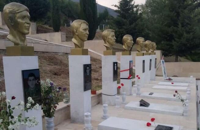 Oğuz rayon İcra Hakimiyyəti başçısının müavinindən ermənilərə dəstək: Bayrağımızı təhqir edərək zibilliyə atdırdı - Video
