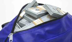 Məmurların xaricə daşıdığı pullar: Bir ildə yarım milyard...