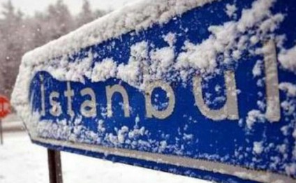 İstanbulda yağmaqda davam edən güclü qar həyatı iflic edib: Əksər dövlət müəssisələri işləmir
