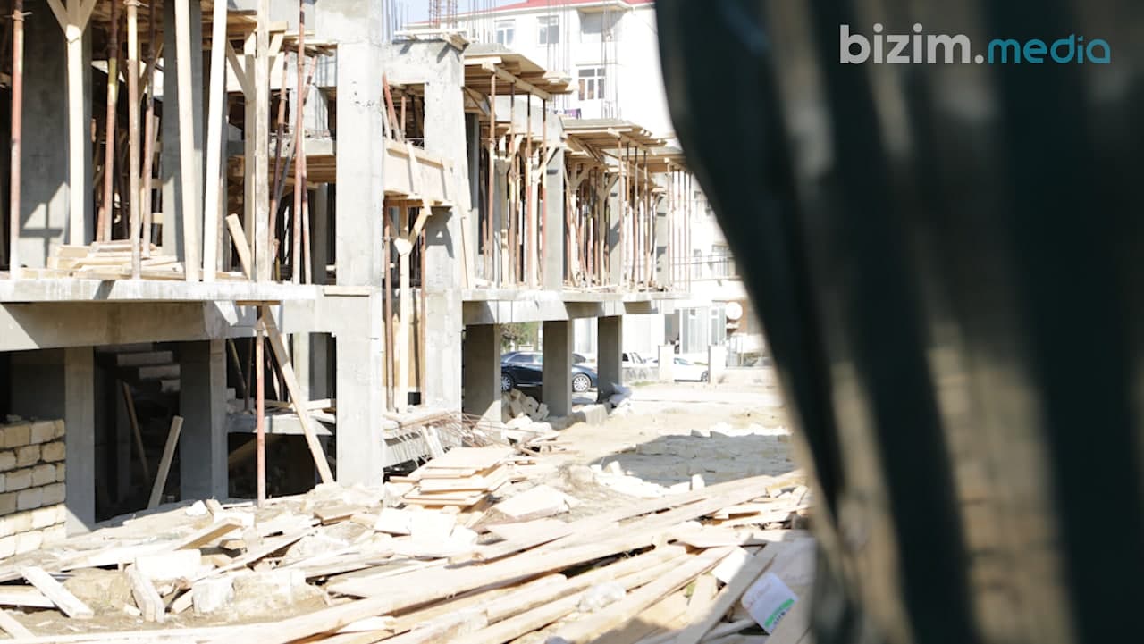 Keçmiş icra hakimindən Masazıra miras qalan PROBLEMLƏR – “Göydən başımıza daş yağır” – VİDEO REPORTAJ