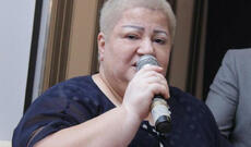 Könül Xasıyeva boğazındakı şişə görə kömək istədi: Müalicəsinə 234 min manat lazımdır