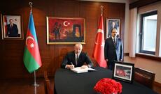 Prezident İlham Əliyev Türkiyənin Azərbaycandakı səfirliyində olub, çox sayda insanın həlak olması ilə əlaqədar başsağlığı verib
