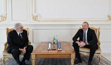 Prezident İlham Əliyev Xalq artisti Oqtay Mirqasımova “İstiqlal” ordenini təqdim edib