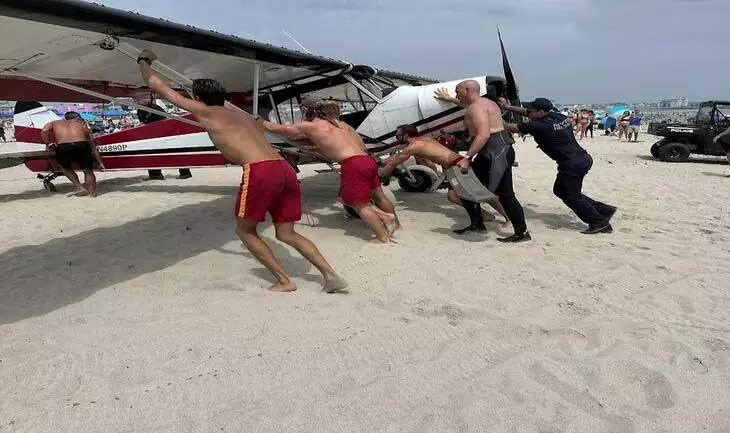 Təyyarə çimərlikdə qəzaya uğradı