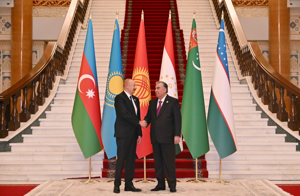 Azərbaycan Prezidenti İlham Əliyev Düşənbədə keçirilən Mərkəzi Asiya Dövlət Başçılarının 5-ci Məşvərət görüşündə fəxri qonaq qismində iştirak edir