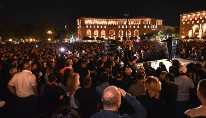 Paşinyana qarşı istefa səsləri yüksəlməyə davam edir