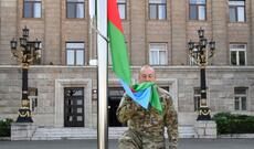 Prezident İlham Əliyev Xankəndi şəhərində Azərbaycan Respublikasının Dövlət Bayrağını ucaldıb və çıxış edib