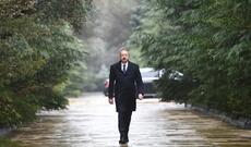 Prezident İlham Əliyev Ümummilli Lider Heydər Əliyevin məzarını ziyarət edib
