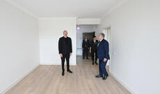 Prezident İlham Əliyev və birinci xanım Mehriban Əliyeva Xocalı şəhərində 15 çoxmənzilli binada təmir və yenidənqurmadan sonra yaradılan şəraitlə tanış olublar