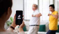 TikTok canlı yayımlardan pul qazanmaq üçün yeni qaydalar təqdim edir