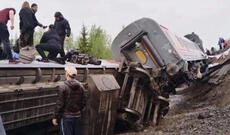 Sərnişin qatarının relsdən çıxması nəticəsində 50 nəfər xəsarət alıb