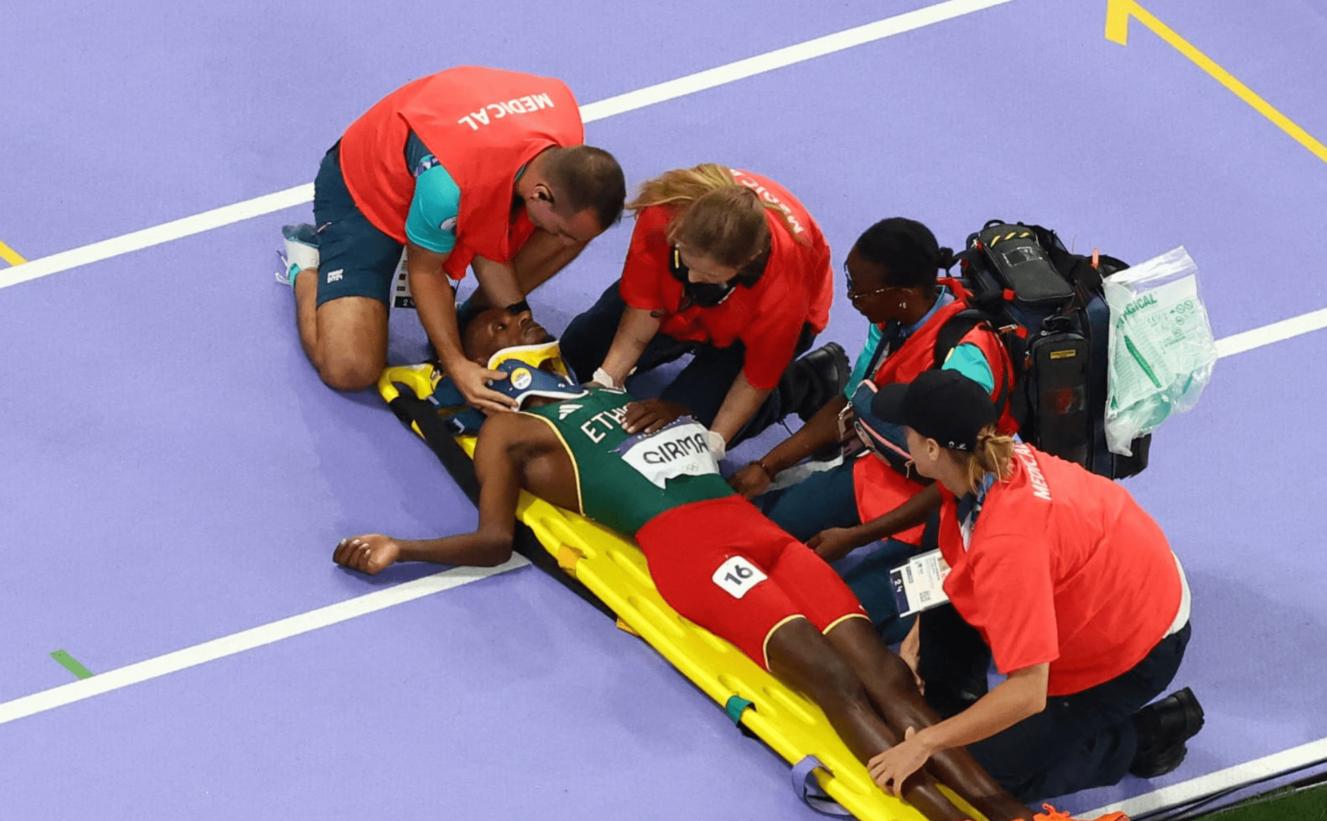Dünya rekordçusu Olimpiya finalında yıxılaraq hüşunu itirib