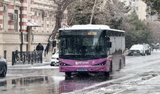 Qarlı havada 40-dan çox avtobus zədələnib