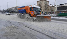 Bakı küçələri qardan təmizlənir