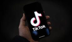 TikTok yeniyetmələrə gecə saatlarında video izləməyi qadağan edəcək