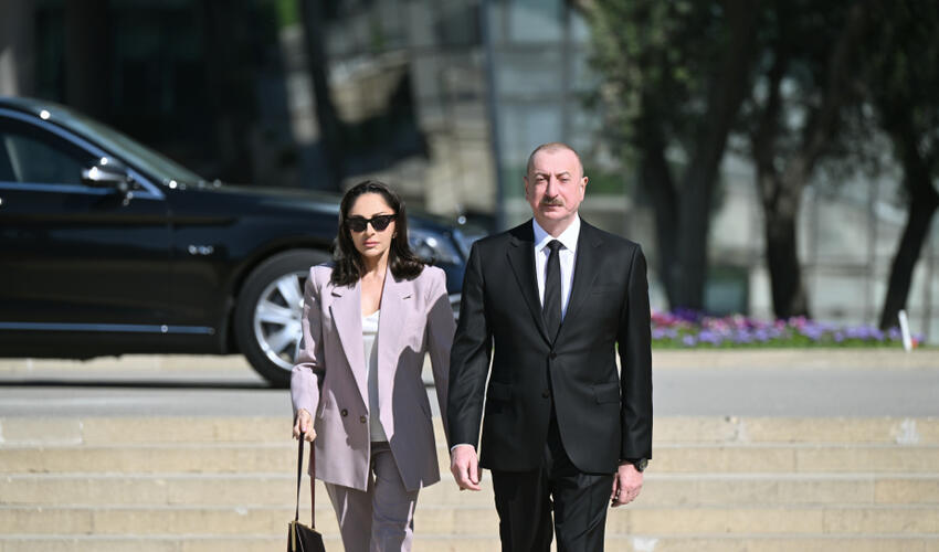 Prezident İlham Əliyev və birinci xanım Mehriban Əliyeva faşizm üzərində Qələbə uğrunda mübarizədə həlak olan Azərbaycan övladlarının xatirəsini ehtiramla anıblar