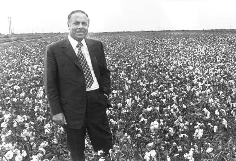 Birinci vitse-prezident Mehriban Əliyeva Heydər Əliyevin doğum günü münasibətilə paylaşım edib