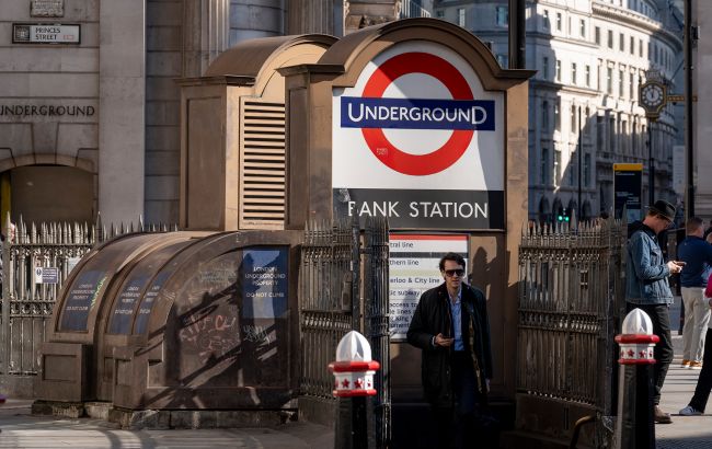 Kütləvi elektrik kəsilməsi London metrosunu iflic edib