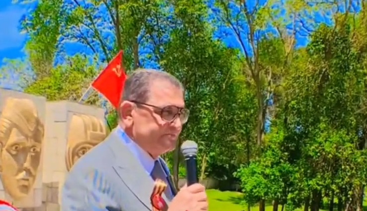 Səmədov SSRİ bayrağı və təcavüz lentinə görə Ağsaqqallar Şurasının üzvlüyündən xaric edilib