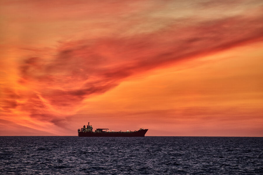 BƏƏ-yə aid tanker İran yaxınlığında ələ keçirilə bilər