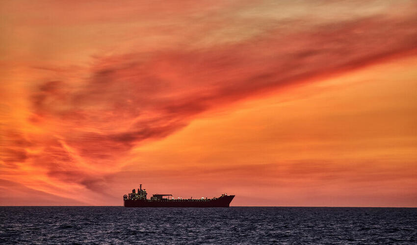 BƏƏ-yə aid tanker İran yaxınlığında ələ keçirilə bilər