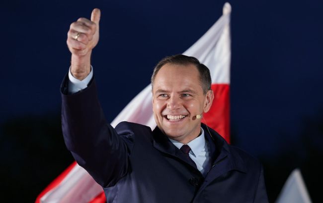 Polşada keçirilən prezident seçkilərinin ikinci turunda Karol Navrotski qalib gəlib
