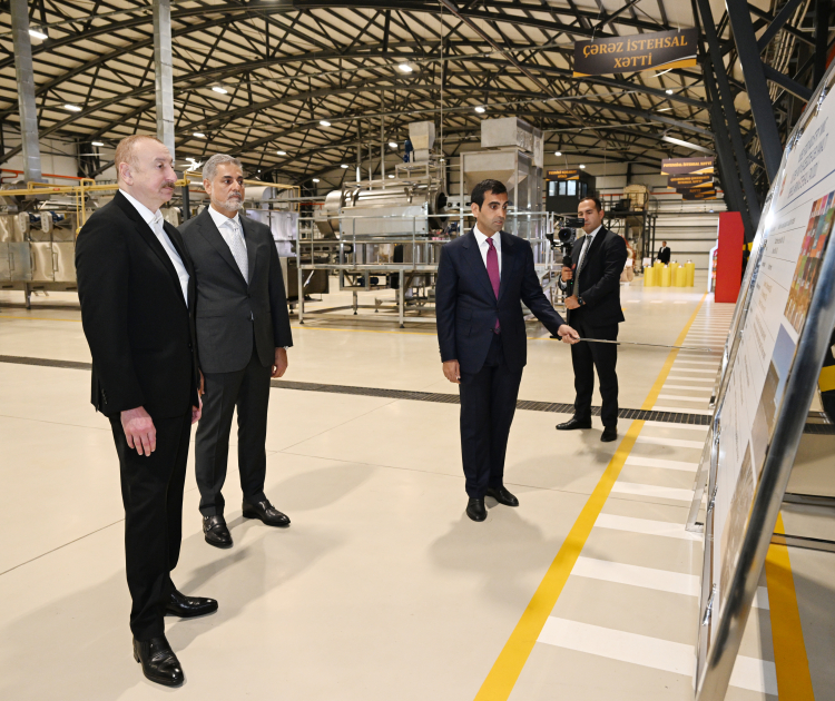 Prezident İlham Əliyev Bakıda müxtəlif növ və çeşiddə qəlyanaltı məhsullarının istehsalı zavodunun açılışında iştirak edib