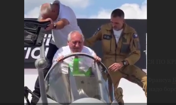 Fransanın baş naziri “Rafale” qırıcı təyyarəsində ilişib qalıb