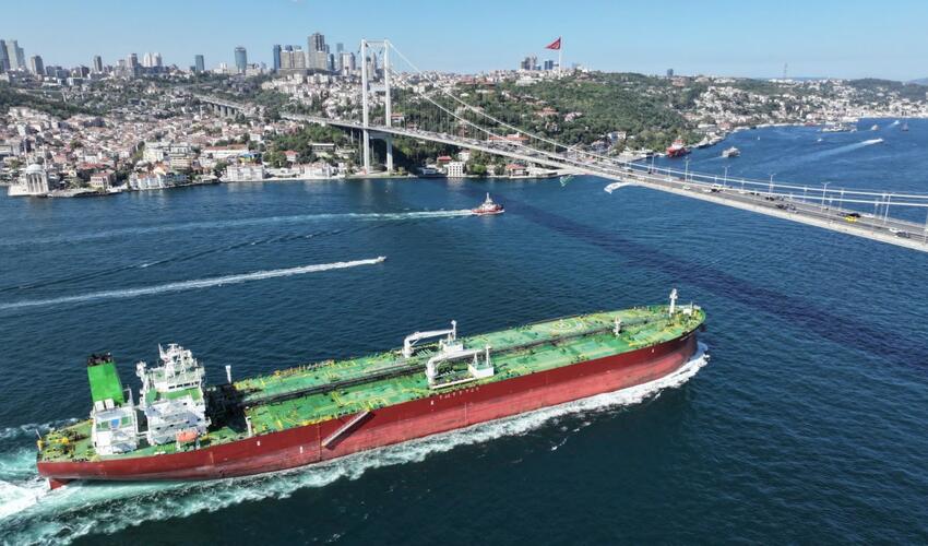 Türkiyə Bosfor  və Dardanel boğazından keçən gəmilərin rüsumunu artırıb