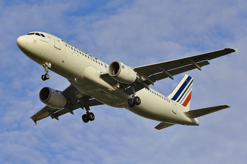 Fransada aviadispetçerlərin iki günlük tətili davam edir