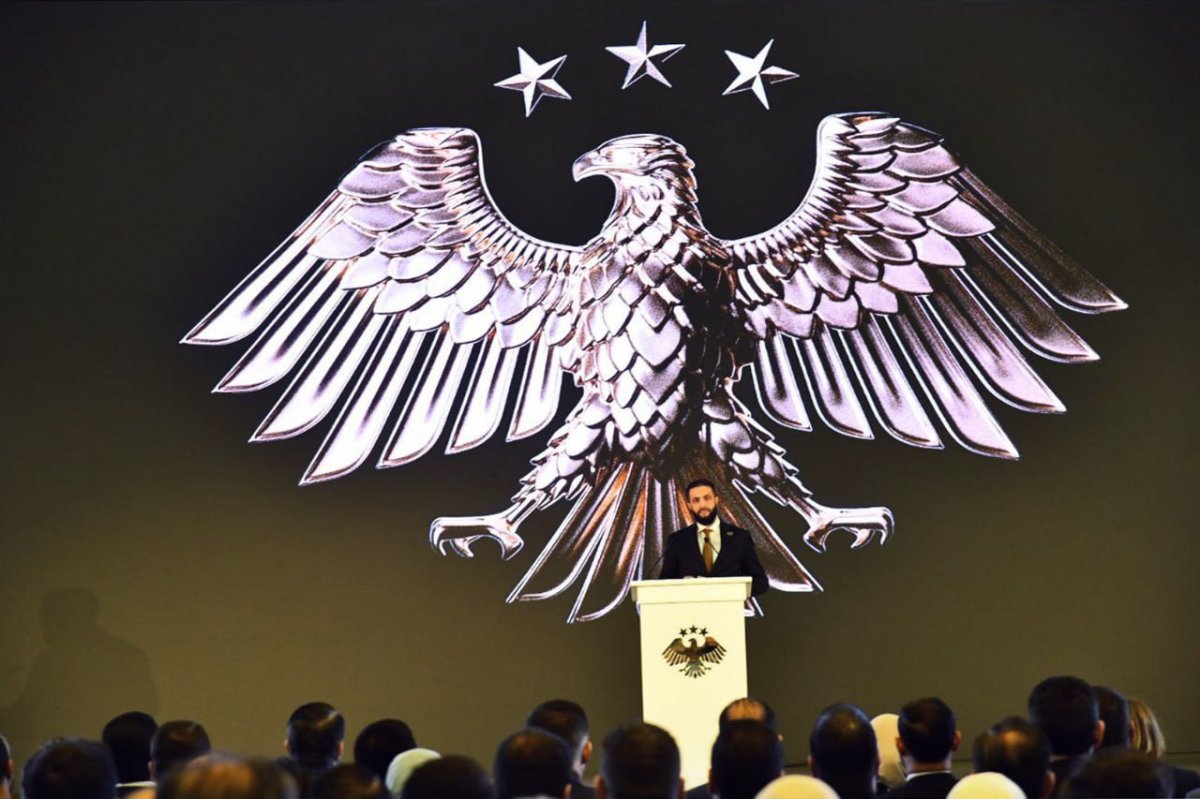 Suriya yeni milli gerbi təqdim edib