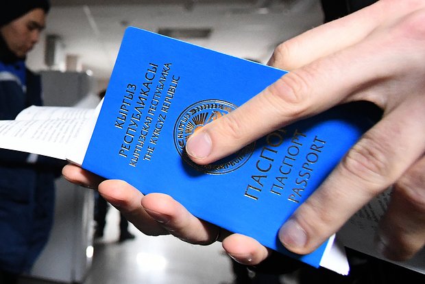 Rusiyalılara artıq Qırğızıstan pasportu vermirlər