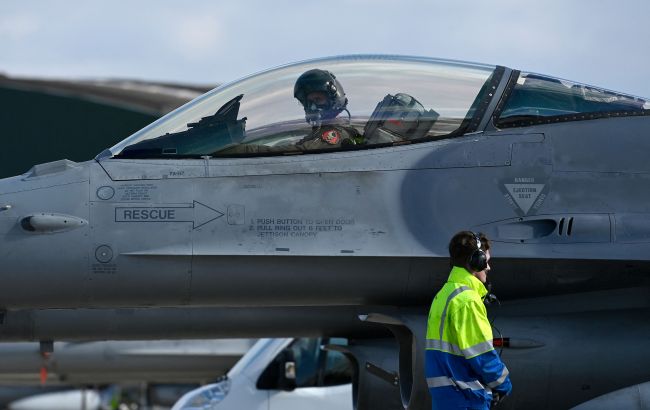 Çexiya 2026-cı ilin sonuna qədər səkkiz ukraynalı F-16 pilotunu hazırlayacaq