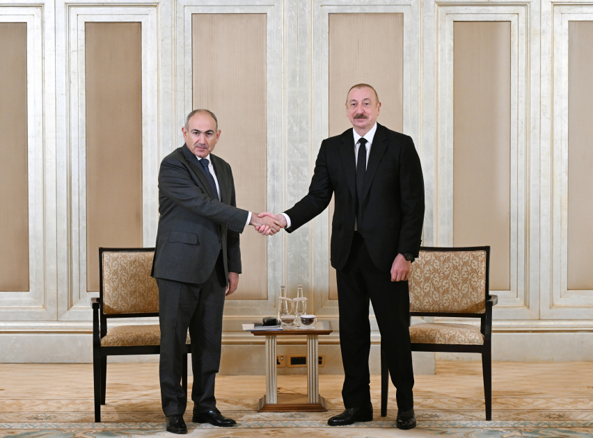 Əbu-Dabidə Prezident İlham Əliyevin Ermənistanın Baş naziri Nikol Paşinyanla görüşü olub