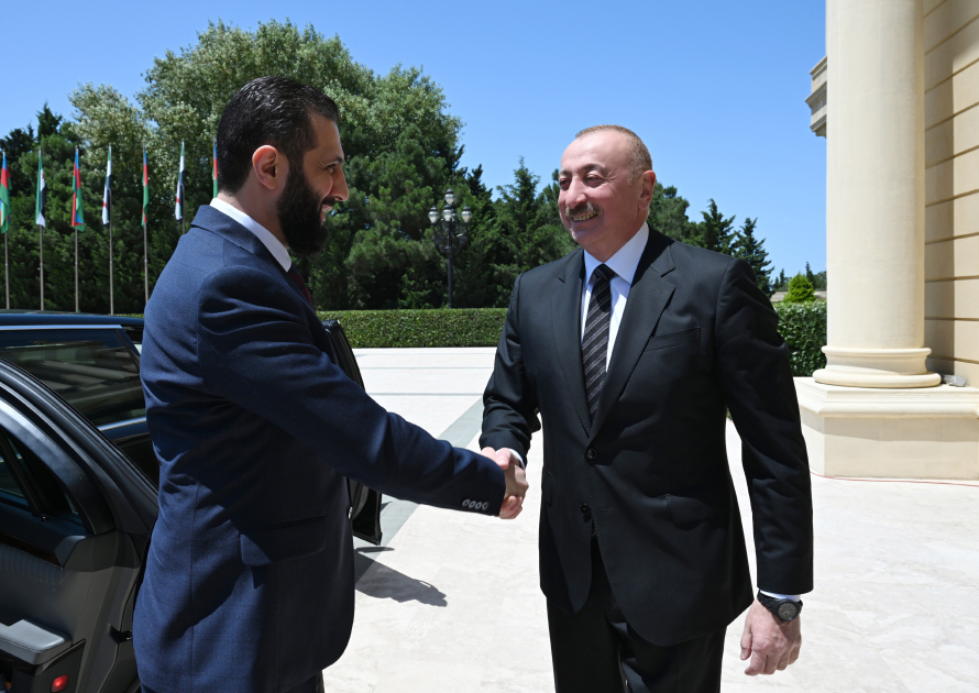 Prezident İlham Əliyevin Suriyanın keçid dövrü Prezidenti ilə görüşü olub