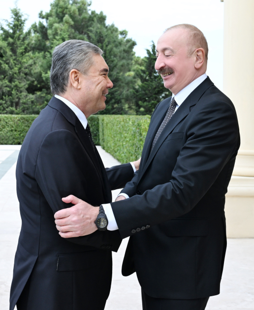 Azərbaycan Prezidenti İlham Əliyevin Türkmənistan Xalq Məsləhətinin sədri Qurbanqulu Berdiməhəmmədov ilə görüşü olub