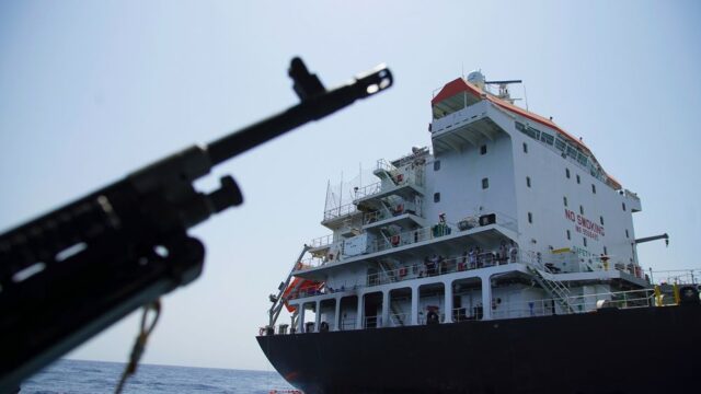 İranda xarici neft tankeri ələ keçirilib