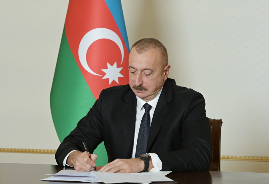 Prezident İlham Əliyev media nümayəndələrini mükafatlandırıb SƏRƏNCAM