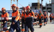 Rusiya Əmək Nazirliyi 2026-cı ildə tikinti, ictimai iaşə və bir sıra digər sektorlarda əcnəbilərin işə götürülməsini məhdudlaşdırmağı təklif edir